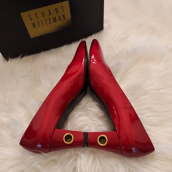 Stuart Weitzman Candy Apple Red Patent Leather Ladies Pumps with Gold Detailing. - Picture 6 of 11
